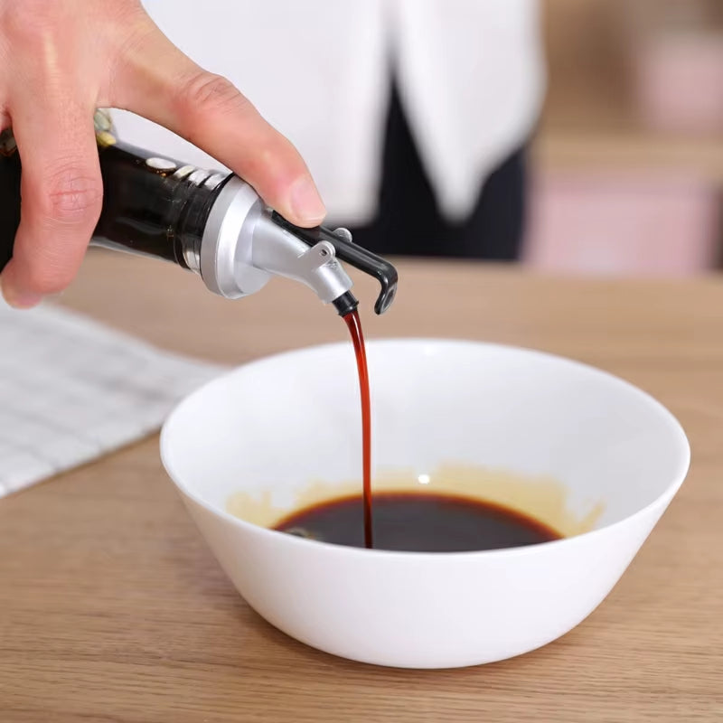 Oil Sprayer Wine Pourers Lock Sauce Boat Bottle Stopper Liquor Dispenser Leak-Proof Spray Bottle for Oil for Kitchen Convenience